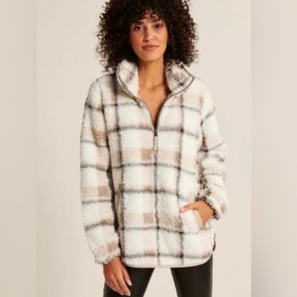 Abercrombie & Fitch Sherpa Half-Zip Elevated Trim Sweatshirt